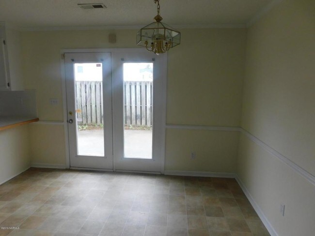 Building Photo - 3824-M10 Sterling Pointe Drive