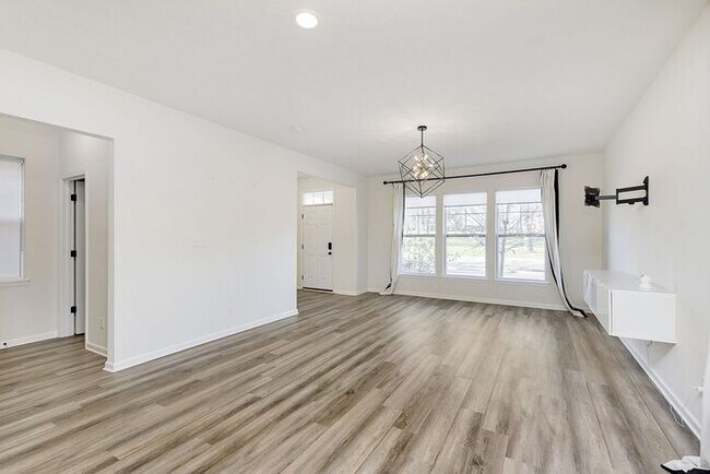 Foto del edificio - Beautiful 3 Bed 2.5 Bath in Central Greens...