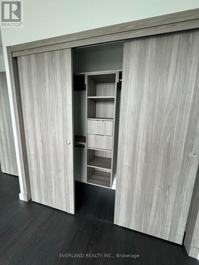 Photo du bâtiment - 25 McMahon Dr