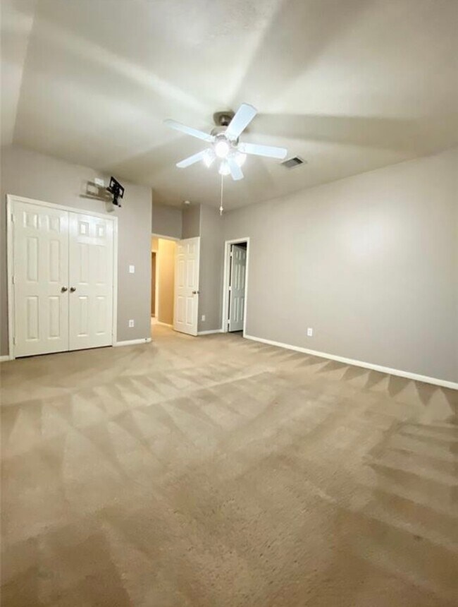 Building Photo - 1511 Village Townhome Dr