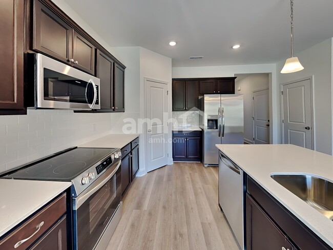 Building Photo - 300 Sawyer Jackson Dr
