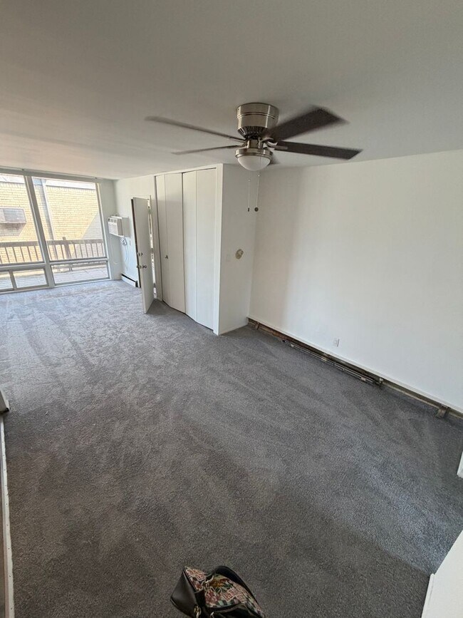 Foto del edificio - 24801 Jefferson Ave