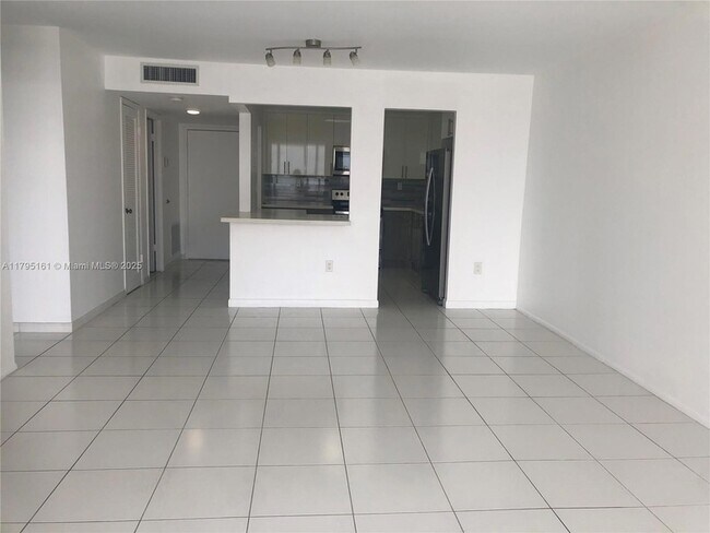 Building Photo - 18081 Biscayne Blvd