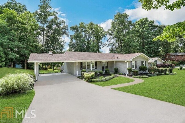 Foto del edificio - 2249 Sterling Ridge Rd
