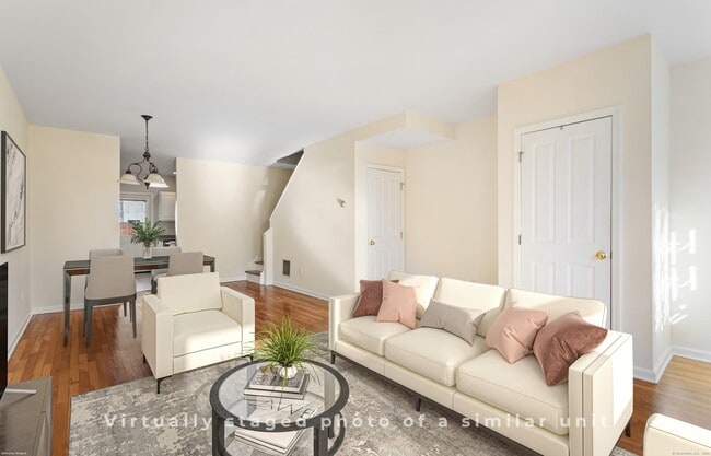 Building Photo - 13 Dolsen Pl