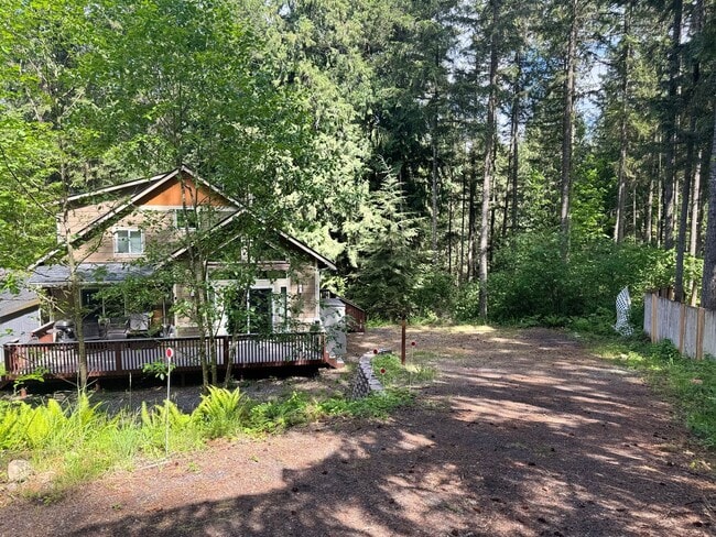 Building Photo - Secluded cottage 2 BR 1.75 BA
