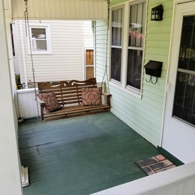 Front porch - 221 Olentangy St
