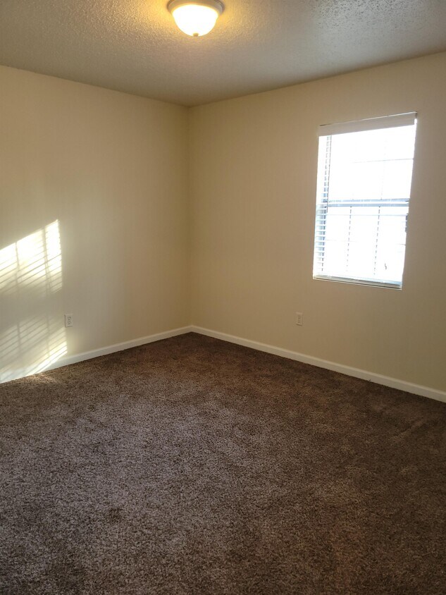 304 Hollingsworth Ave Unit HM, Rainbow City, AL 35906 Room for Rent