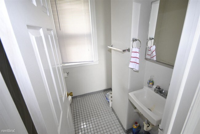 Foto del edificio - 4 br, 2 bath Apartment - 558 S 5th Ave #2-