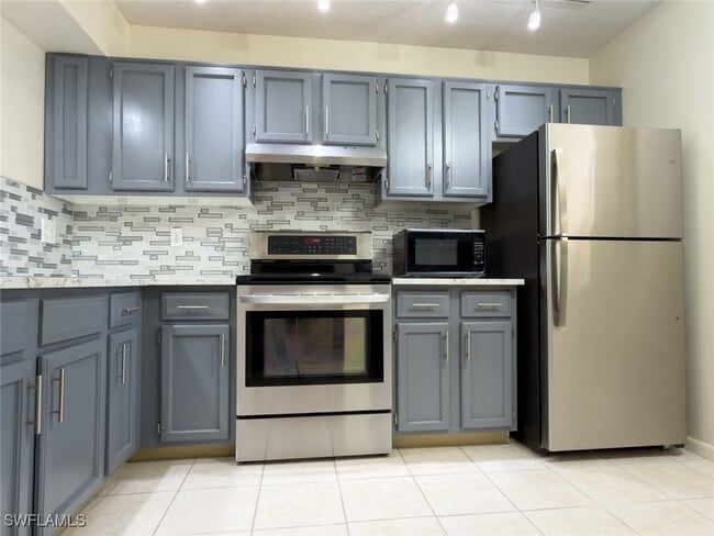 Building Photo - 1801 Courtyard Way