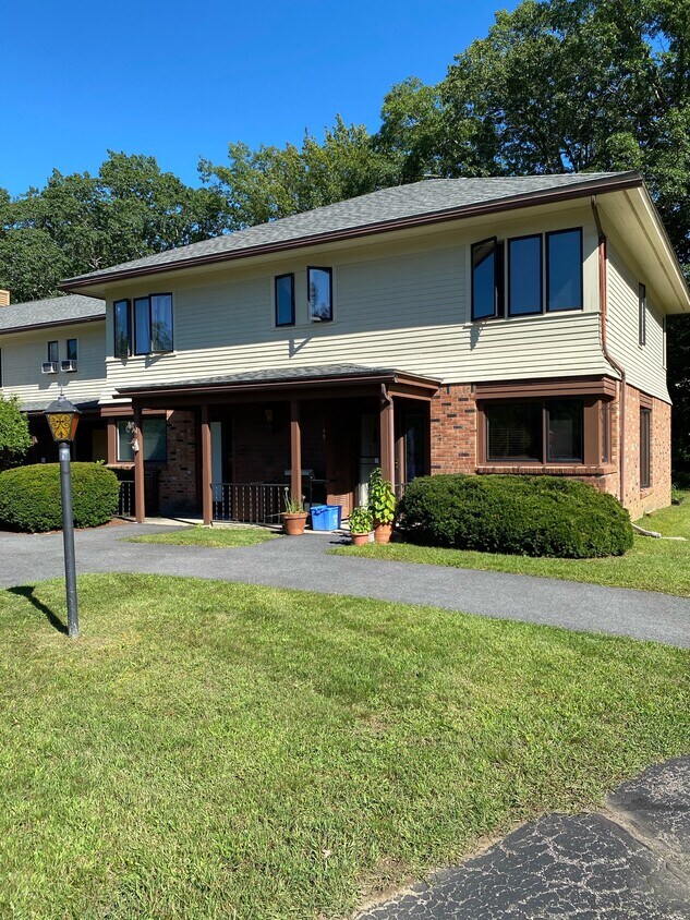 Primary Photo - 15 Wrisley Ct