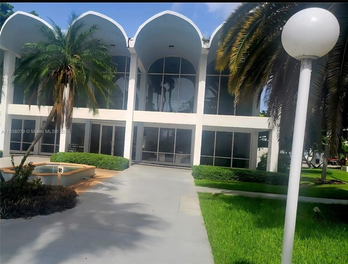 Foto principal - 498 NW 165th St