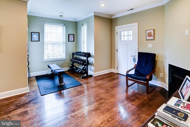 Foto del edificio - 452 Newton Pl NW