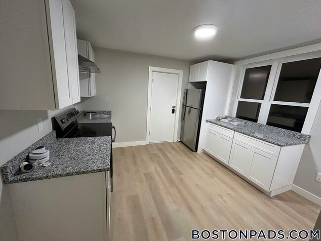 Building Photo - 225 E Eagle St