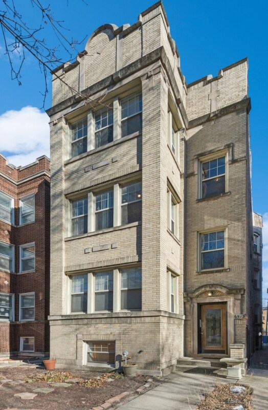 Foto del edificio - 6513 N Bosworth Ave
