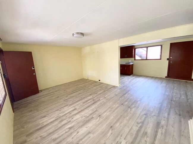 Building Photo - Aiea: 3-bedroom 1-bath w/1 covered parking...