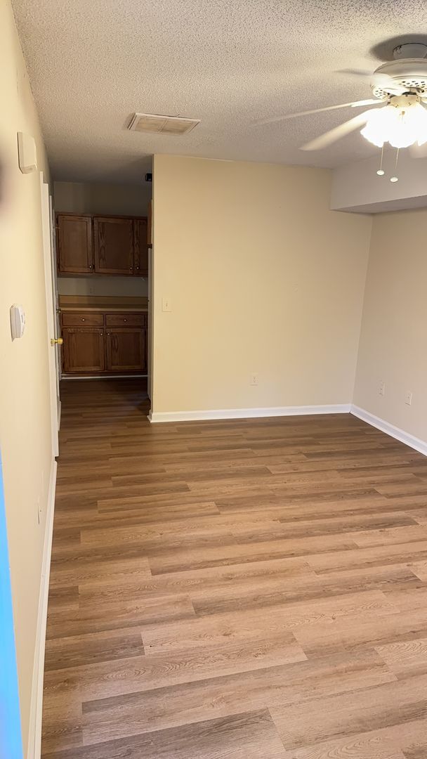 Foto del edificio - Ideal Home Located in the City Limits - Ap...