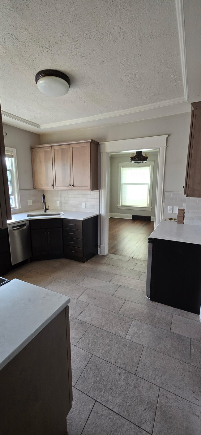 Building Photo - 2505 Central Ave