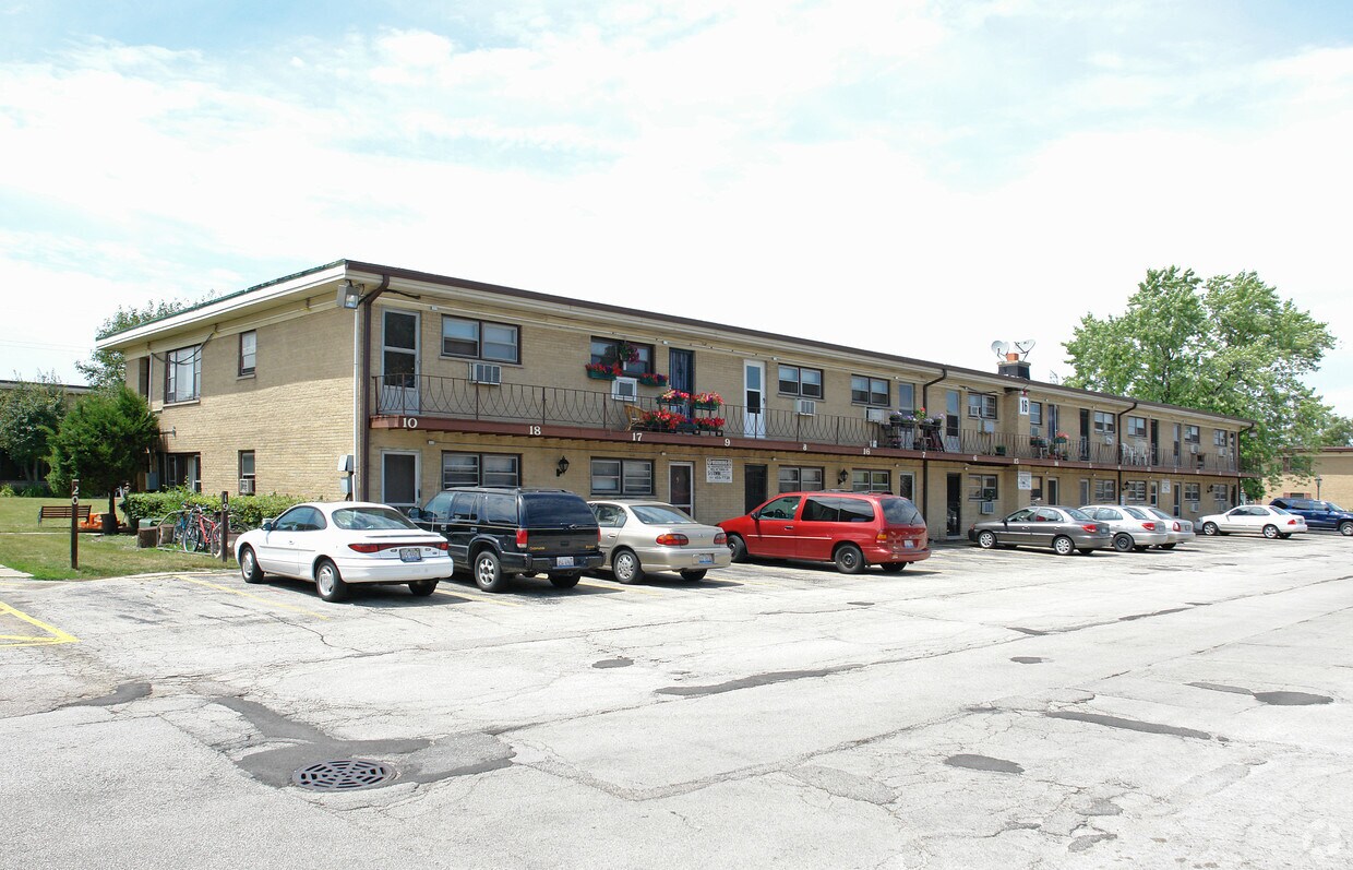 17 King Arthur Ct, Northlake, IL 60164 Apartments in Northlake, IL