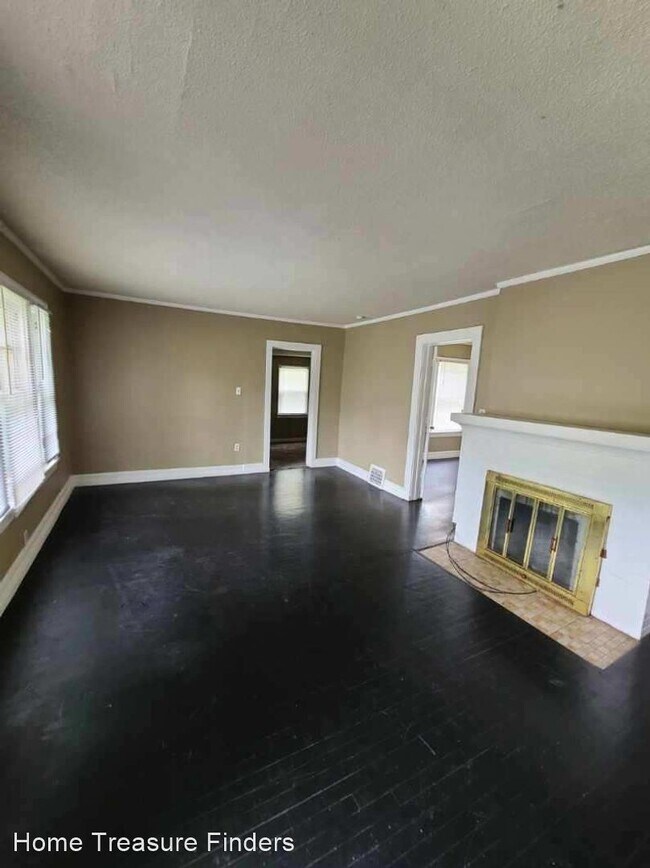 Building Photo - 3 br, 1 bath House - 2125 E. 70th Terrace