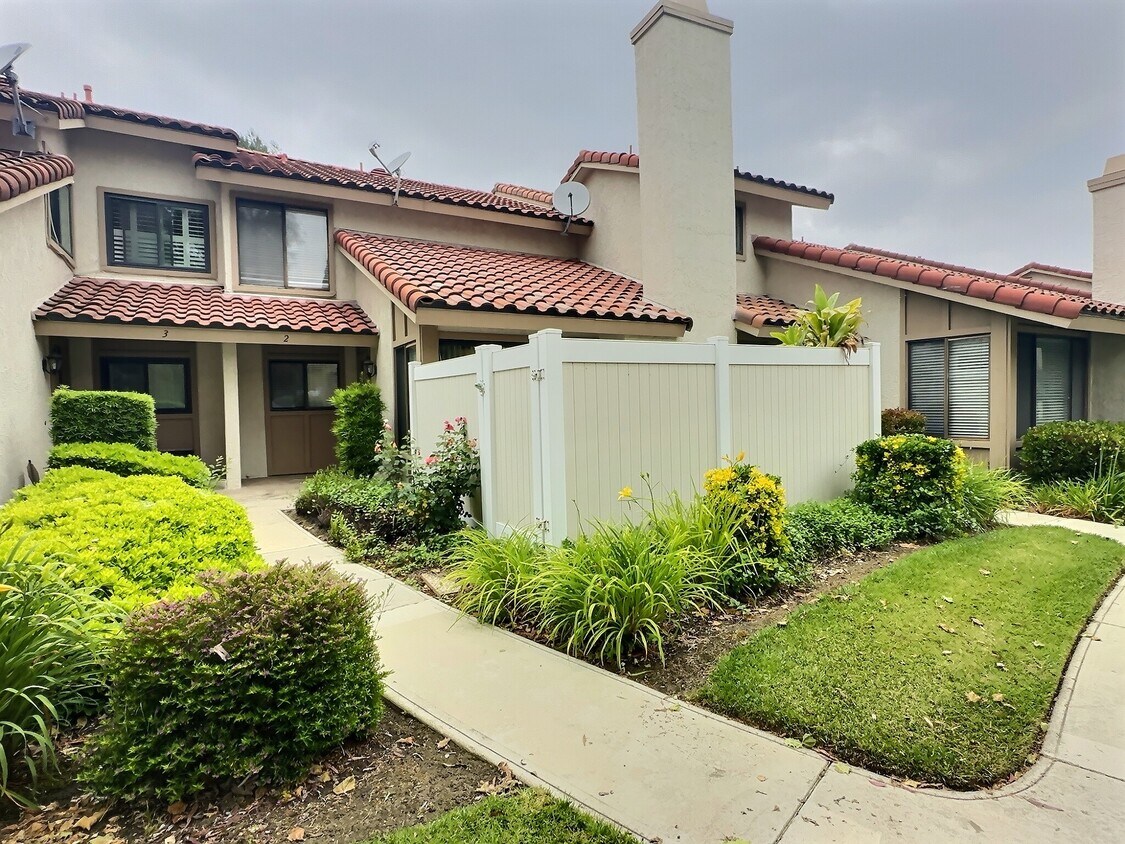 Front Entrance, Outside View - 23085 Paseo de Terrado
