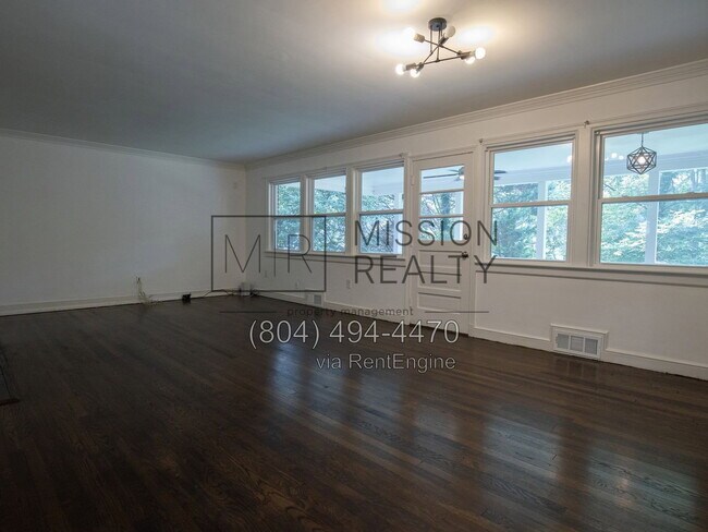 Foto del edificio - 3916 Lake Hills Rd