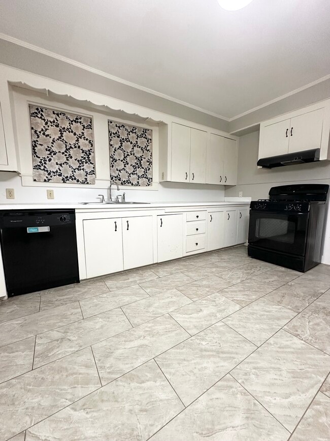 Foto del edificio - 1312 W University Ave