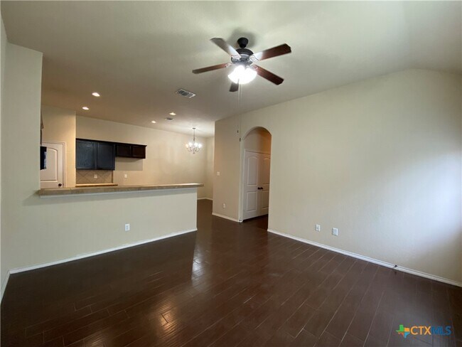 Foto del edificio - 506 Creekside Cir