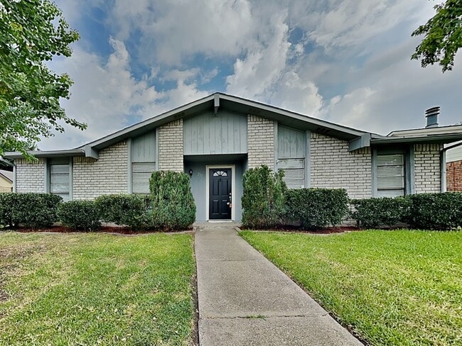 Building Photo - 217 Via Altos