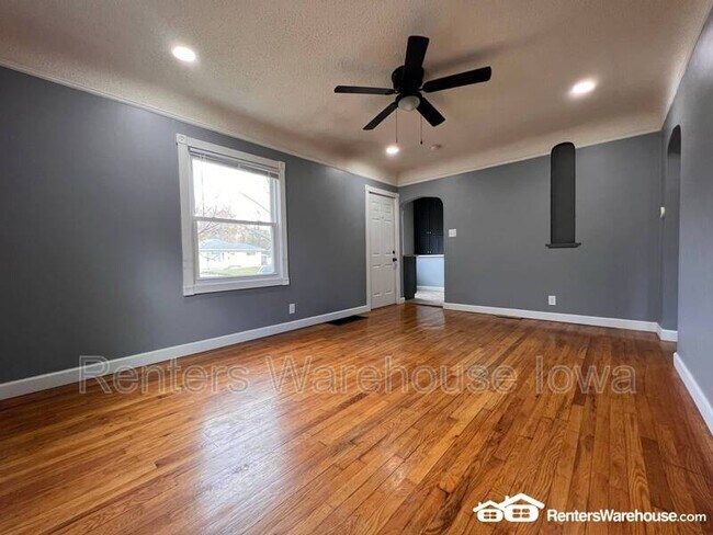 Foto del edificio - 1443 E Jefferson Ave