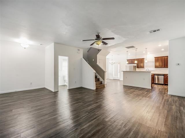 Building Photo - 4916 Villas Dr