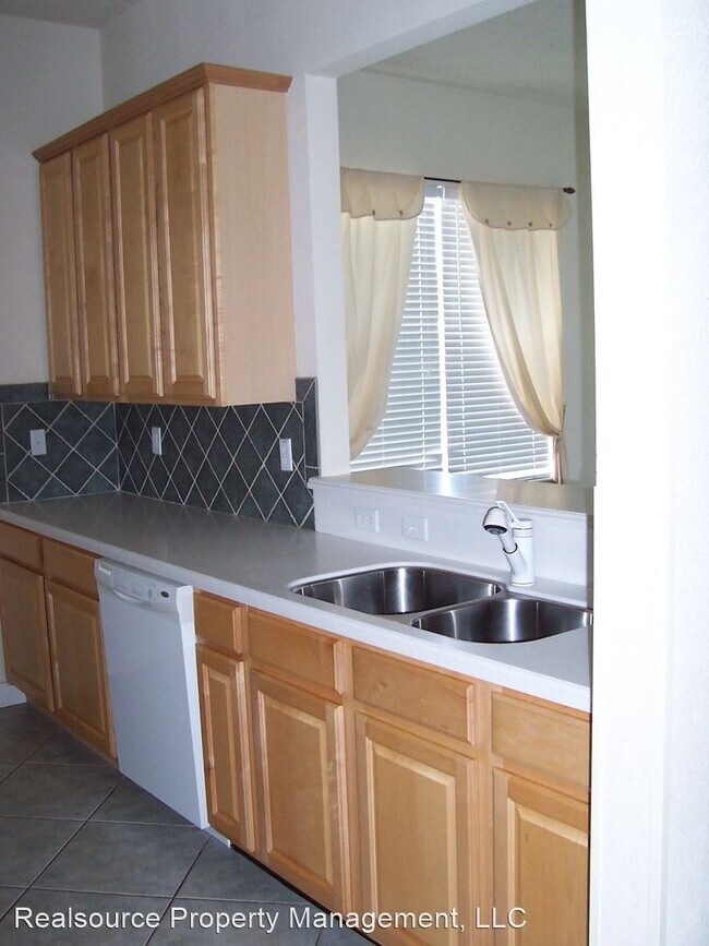 Building Photo - 1554 Fairview Cir