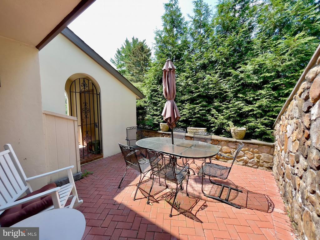 Primary Photo - 89 Oak Knoll Dr