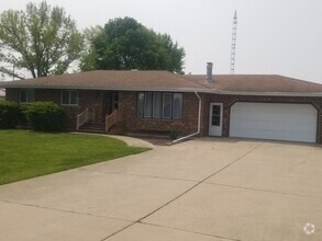 Building Photo - 900 Wenzel Rd