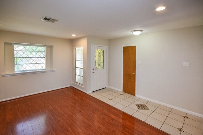 Foto del edificio - 8407 Edgemoor Dr