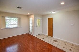 Building Photo - 8407 Edgemoor Dr