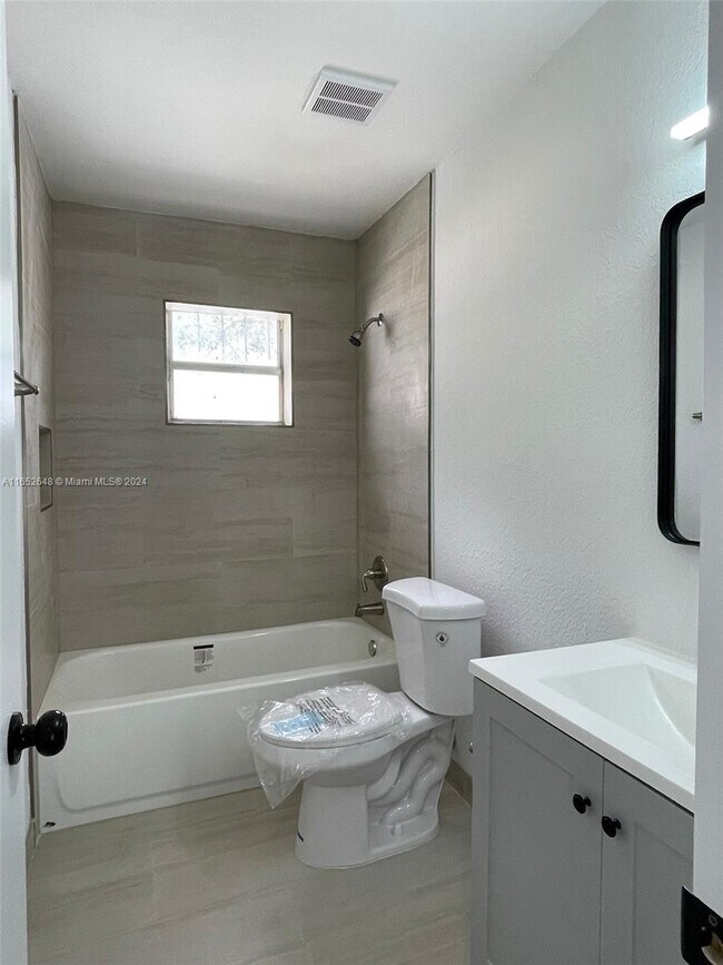 Foto del edificio - 20840 NW 23rd Ave