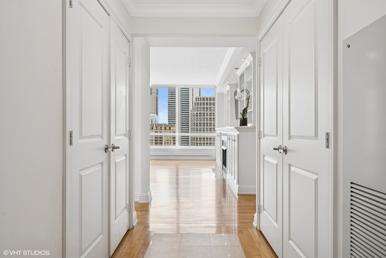 Foto principal - 55 E Erie St