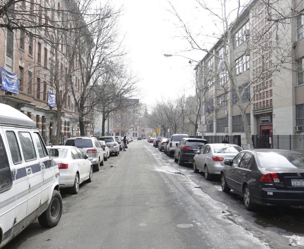 Building Photo - 455 E 140th St