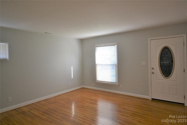 Building Photo - 3743 Seaman Dr