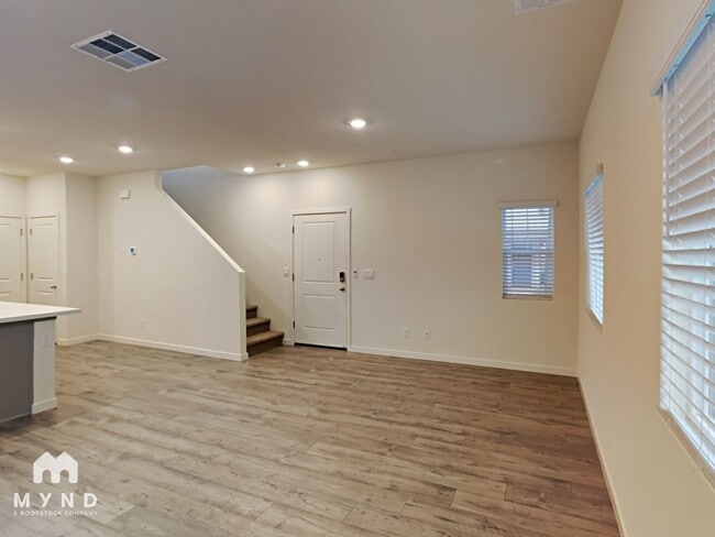Building Photo - 3049 Pruett Dr
