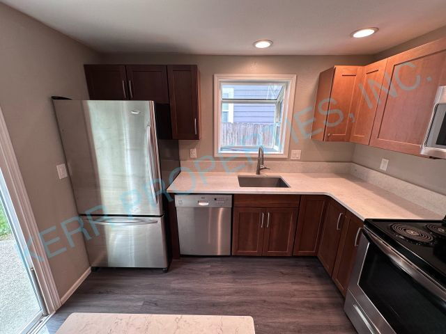 Foto del edificio - Charming 3-Bed Sanctuary in Milwaukie with Spacious 1052 Sq Ft Layout – A Cozy Retreat!
