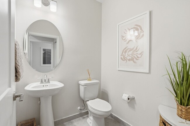 Foto del edificio - Fully Furnished 3 Bedroom, 3.5 Bath Townhome