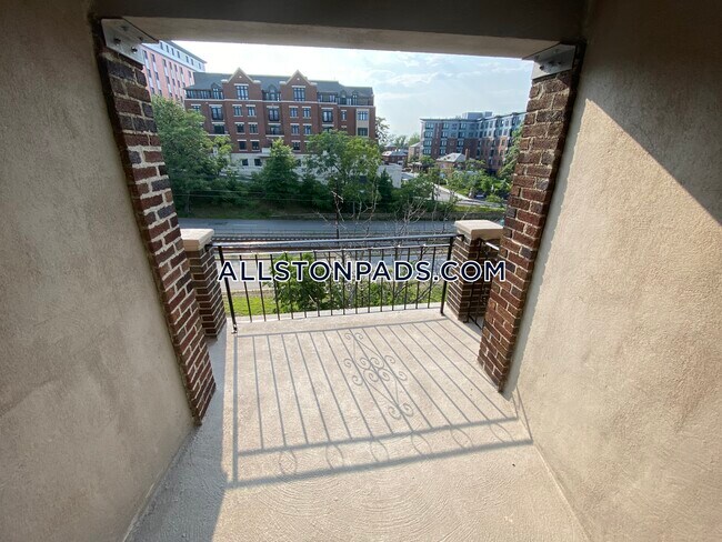 Building Photo - 1466 Commonwealth Ave