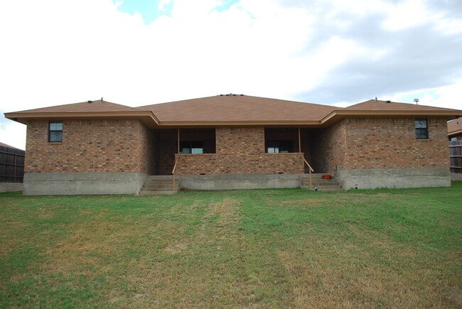 Foto del edificio - 910 Rebecca Ln