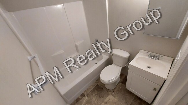 Foto del edificio - Renovated house in Melrose Heights