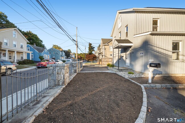 Foto del edificio - 14 Plymouth Ave