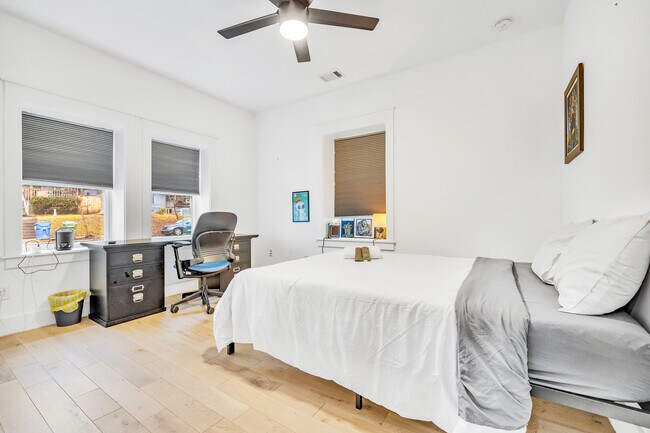 Foto del edificio - 878 Dill Ave SW