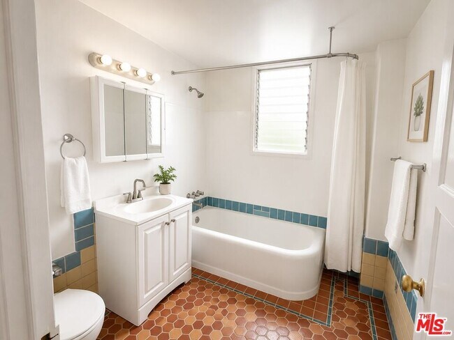 Building Photo - 634 S Gramercy Pl