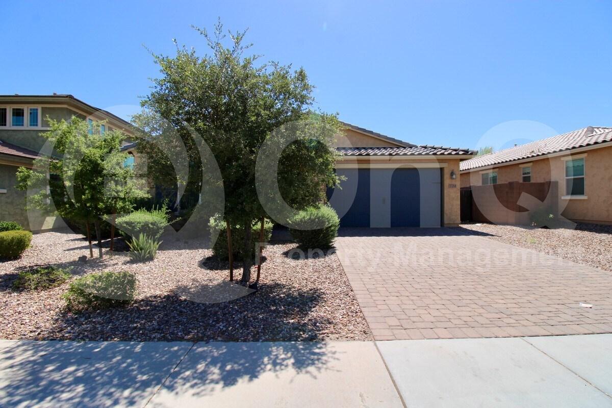 Foto principal - 7711 S Reseda St